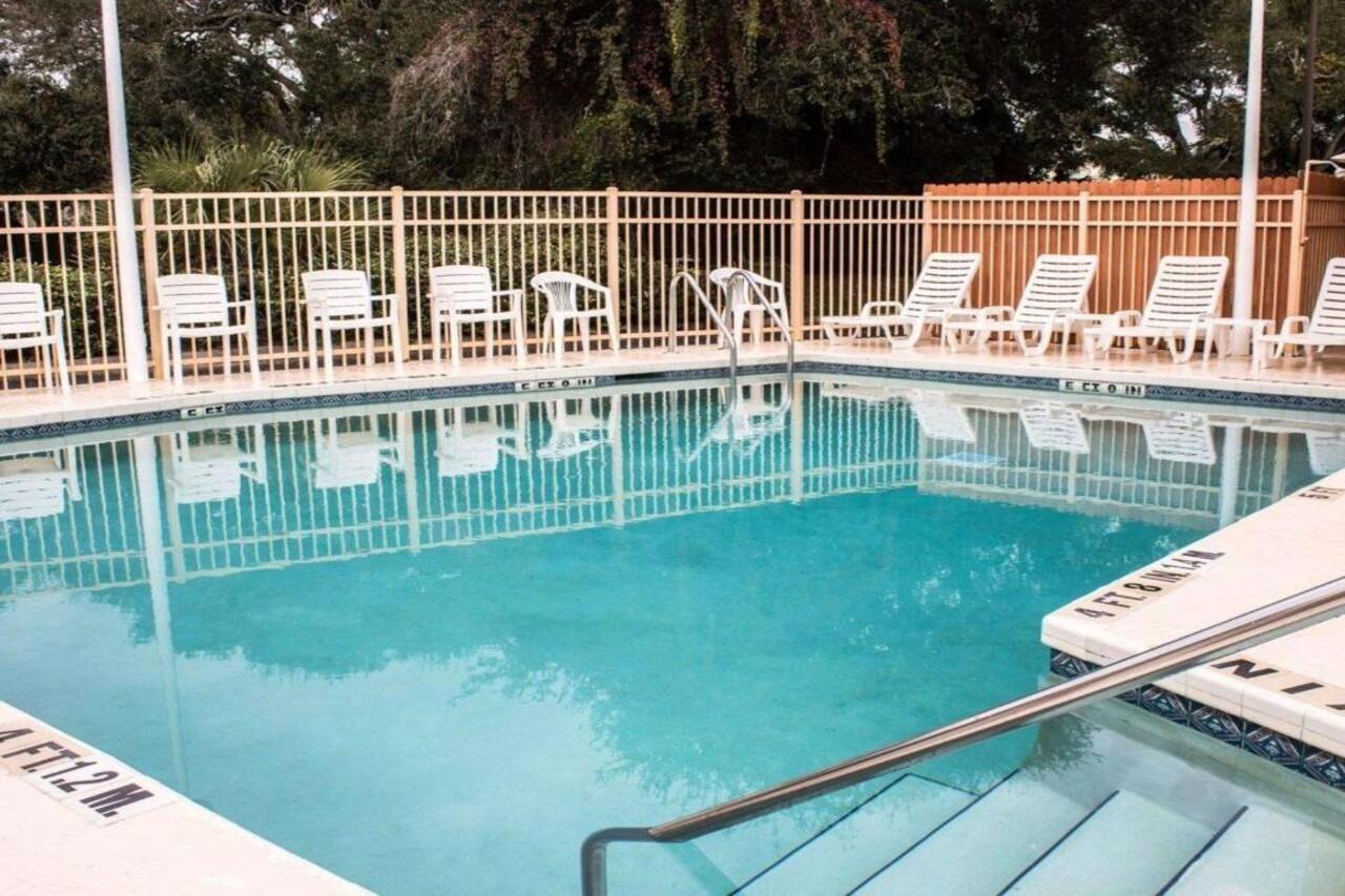 Quality Inn & Suites St Augustine Beach Area St. Augustine Beach Exterior photo