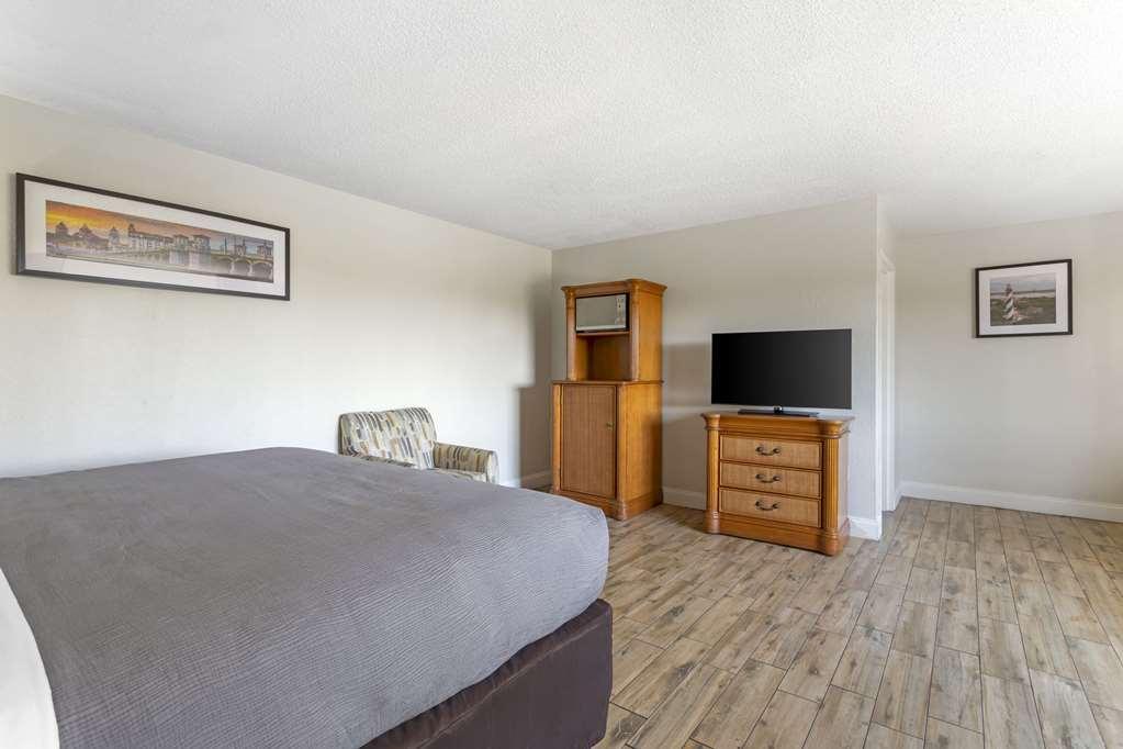 Quality Inn & Suites St Augustine Beach Area St. Augustine Beach Room photo